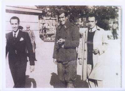 NIcolas Itxaso y Federico Santorcuato con un soldado